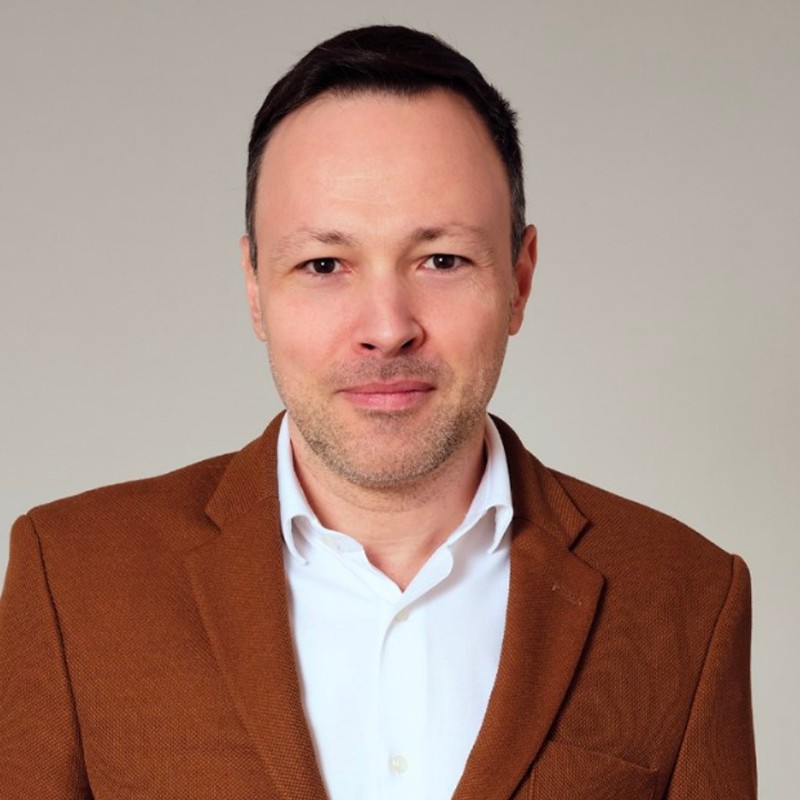 Adrian Iva 